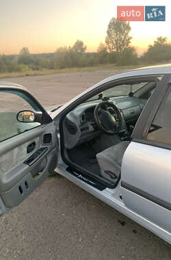 Лифтбек Renault Laguna 2001 в Остроге