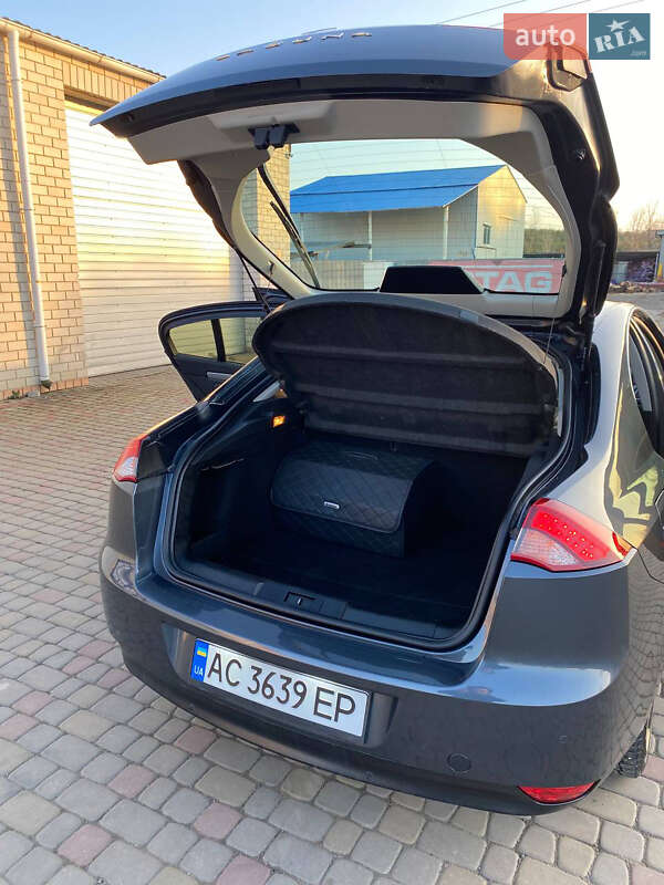 Лифтбек Renault Laguna 2011 в Луцке