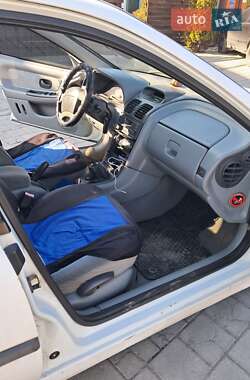 Лифтбек Renault Laguna 2000 в 
