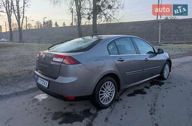 Лифтбек Renault Laguna 2011 в 