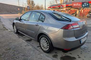 Лифтбек Renault Laguna 2011 в 