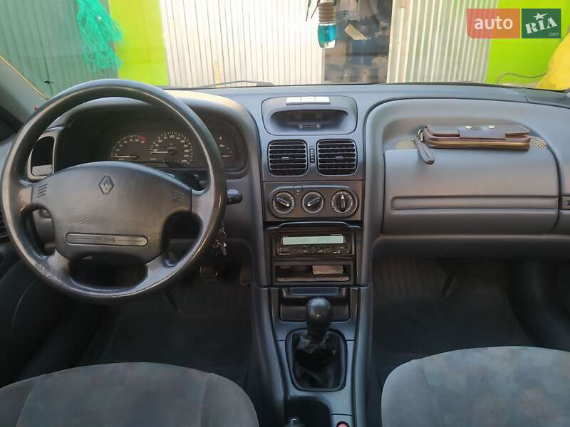 Лифтбек Renault Laguna 1994 в Самборе