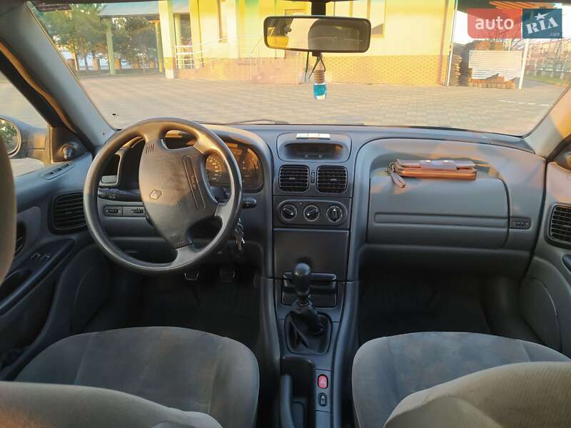 Лифтбек Renault Laguna 1994 в Самборе