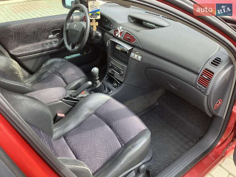 Лифтбек Renault Laguna 2002 в Долине