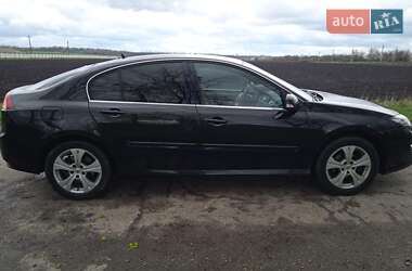 Лифтбек Renault Laguna 2013 в 