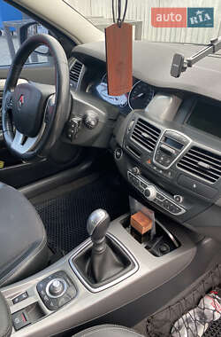 Лифтбек Renault Laguna 2011 в 