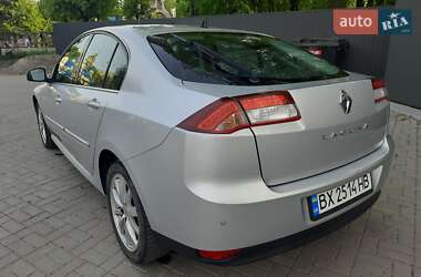 Лифтбек Renault Laguna 2011 в 