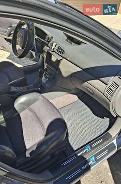 Лифтбек Renault Laguna 2001 в 