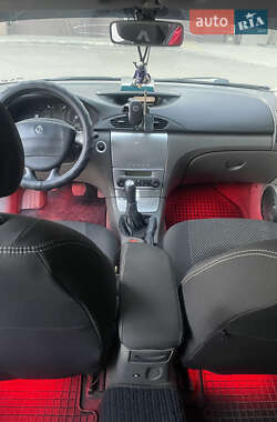 Ліфтбек Renault Laguna 2005 в 