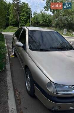 Лифтбек Renault Laguna 2000 в 