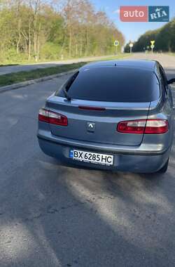Лифтбек Renault Laguna 2003 в 