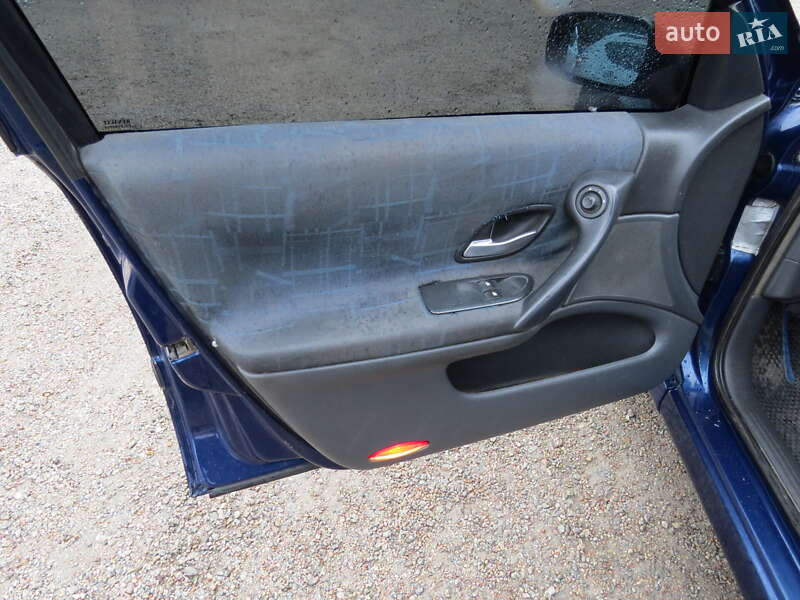 Ліфтбек Renault Laguna 2002 в Кропивницькому