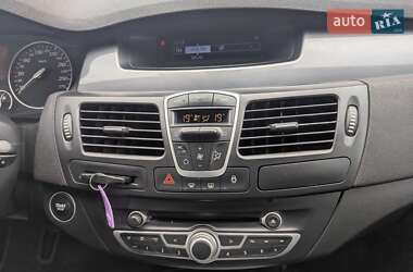 Лифтбек Renault Laguna 2010 в 