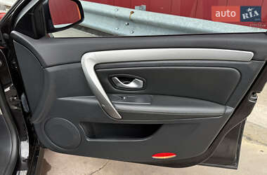 Ліфтбек Renault Laguna 2011 в 
