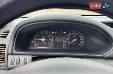 Ліфтбек Renault Laguna 2001 в 