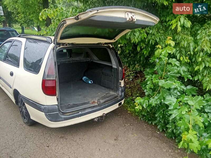 Універсал Renault Laguna 1995 в Золочеві