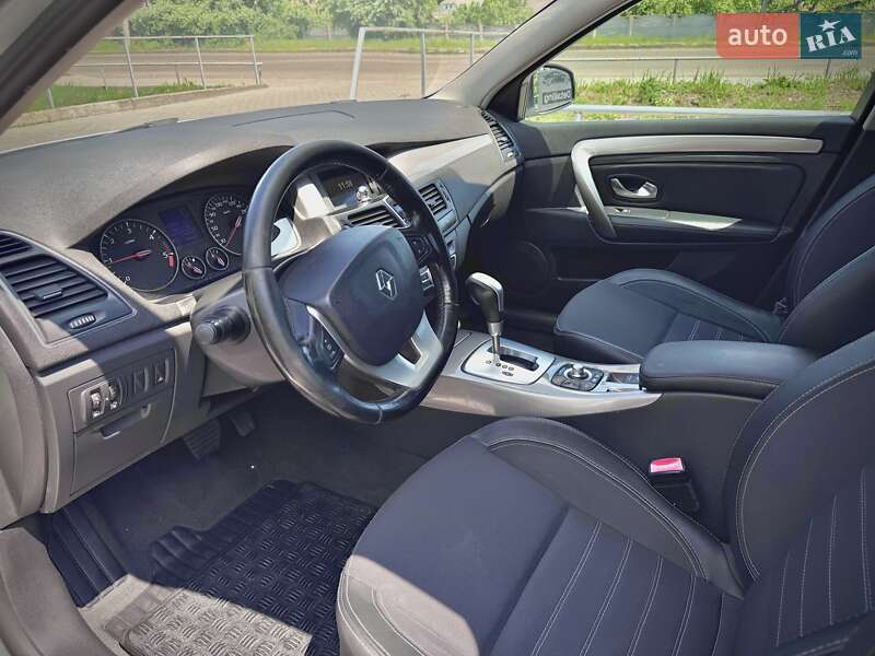 Універсал Renault Laguna 2010 в Новоселиці