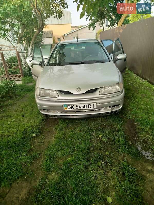 Лифтбек Renault Laguna 1995 в Костополе