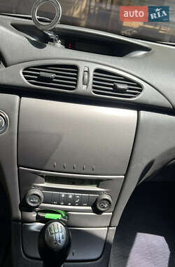 Лифтбек Renault Laguna 2001 в 