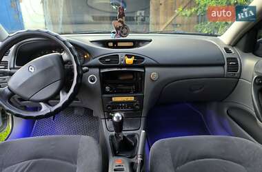 Лифтбек Renault Laguna 2001 в 