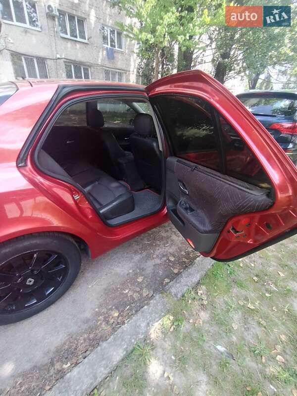 Ліфтбек Renault Laguna 2001 в Львові