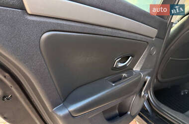 Лифтбек Renault Laguna 2011 в 