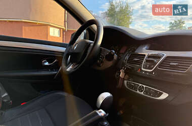 Лифтбек Renault Laguna 2011 в 