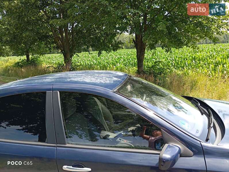 Лифтбек Renault Laguna 2002 в Клевани