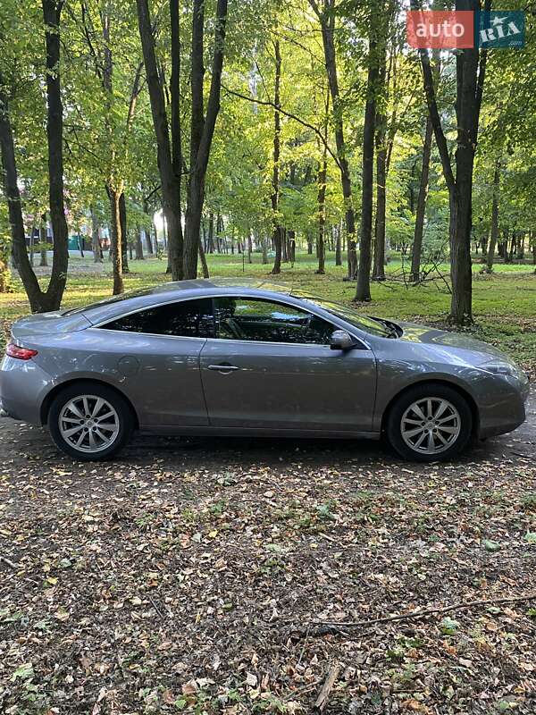 Купе Renault Laguna 2009 в Зіньківі