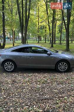 Купе Renault Laguna 2009 в 