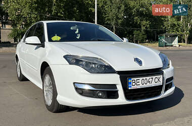 Лифтбек Renault Laguna 2011 в 