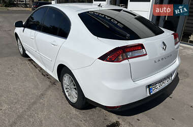 Лифтбек Renault Laguna 2011 в 