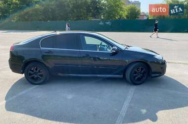 Лифтбек Renault Laguna 2010 в 