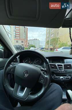 Лифтбек Renault Laguna 2010 в 
