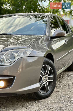 Лифтбек Renault Laguna 2010 в 