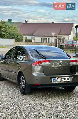 Лифтбек Renault Laguna 2010 в 