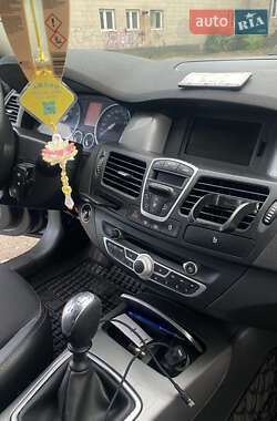 Лифтбек Renault Laguna 2011 в 
