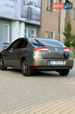 Лифтбек Renault Laguna 2010 в 