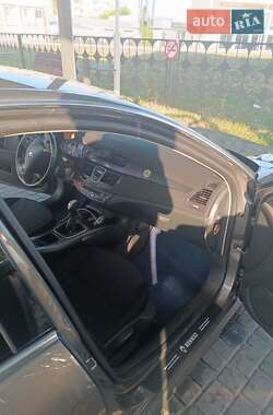 Лифтбек Renault Laguna 2010 в 