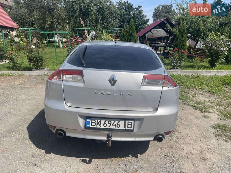 Лифтбек Renault Laguna 2010 в Млинове