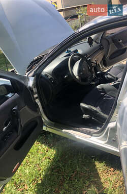 Лифтбек Renault Laguna 2001 в 