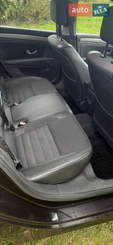 Лифтбек Renault Laguna 2011 в Вараше