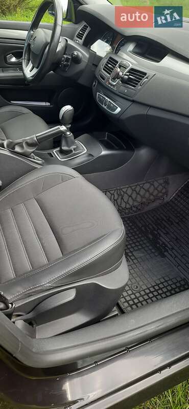 Лифтбек Renault Laguna 2011 в Вараше