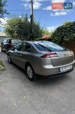 Лифтбек Renault Laguna 2013 в 