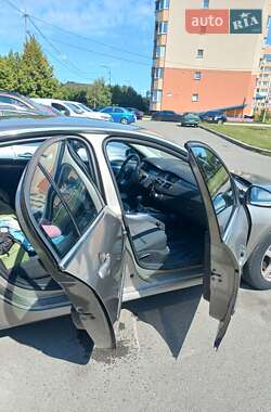 Лифтбек Renault Laguna 2010 в 
