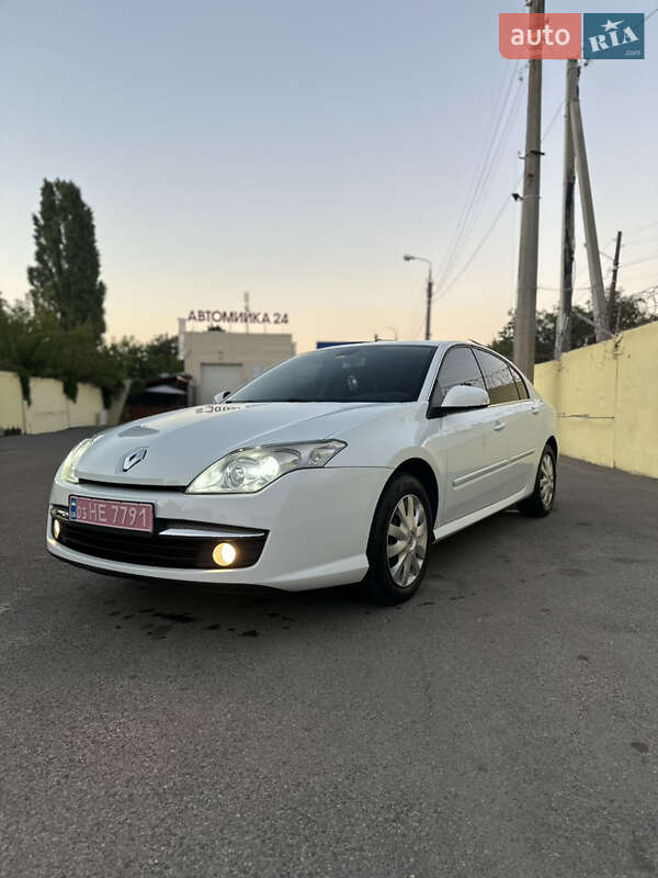 Лифтбек Renault Laguna 2010 в 