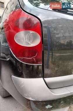 Універсал Renault Laguna 2002 в  фото 4 Універсал Renault Laguna 2002 в