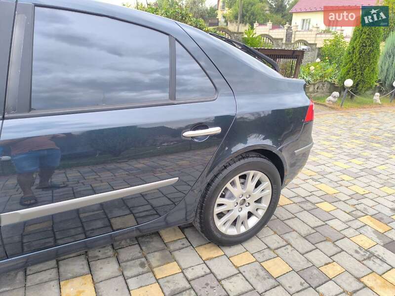 Лифтбек Renault Laguna 2001 в Черновцах