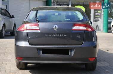 Лифтбек Renault Laguna 2011 в 