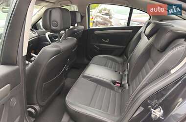 Лифтбек Renault Laguna 2011 в 
